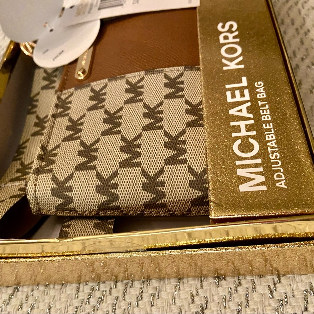 NWT! Authentic Michael Kors adjustable belt bag, crossbody. In Holiday gift box! - Picture 9 of 16